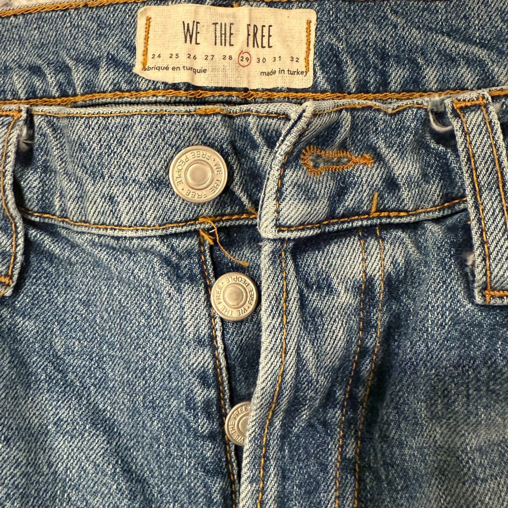 Free People WE THE FREE Light Blue Raw Hem Denim Jeans Women’s size 29